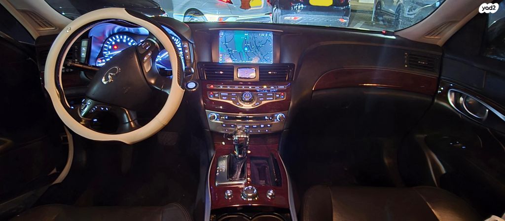 אינפיניטי Q70