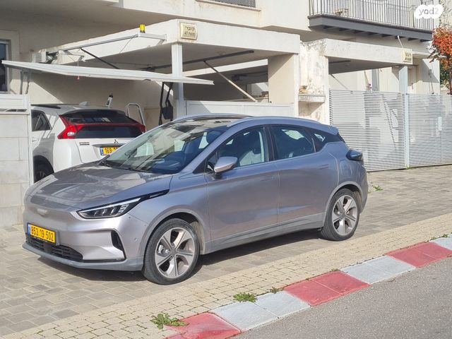 מודעת רכב ג׳ילי Geometry C