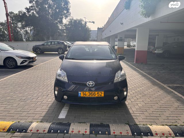 טויוטה פריוס