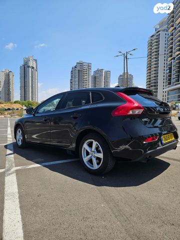 וולוו V40