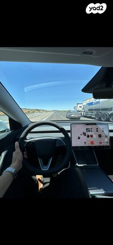 מודעת רכב טסלה מודל Y