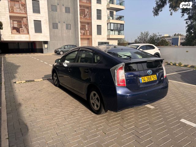 טויוטה פריוס