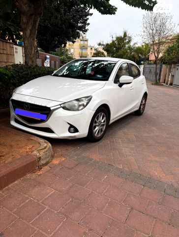 מודעת רכב מאזדה 2