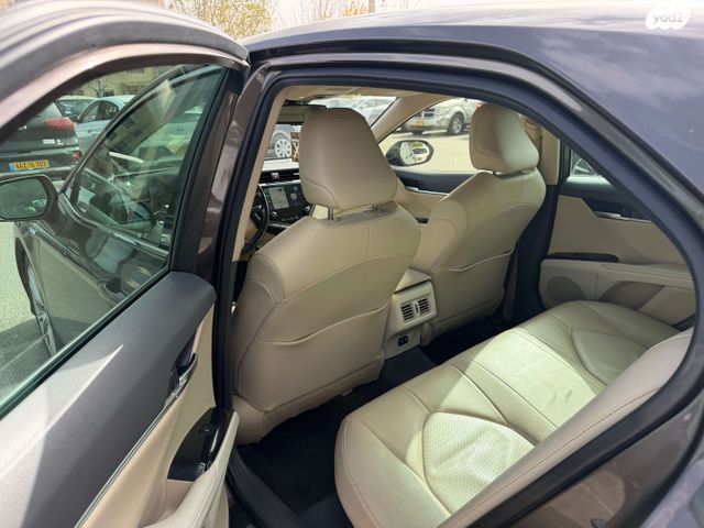 טויוטה קאמרי