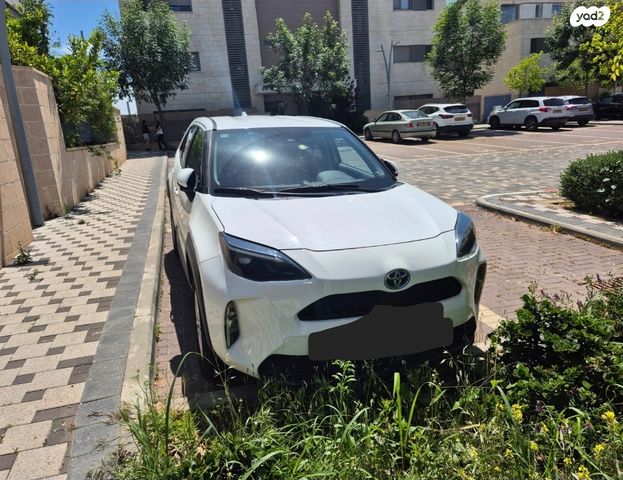 מודעת רכב טויוטה יאריס קרוס