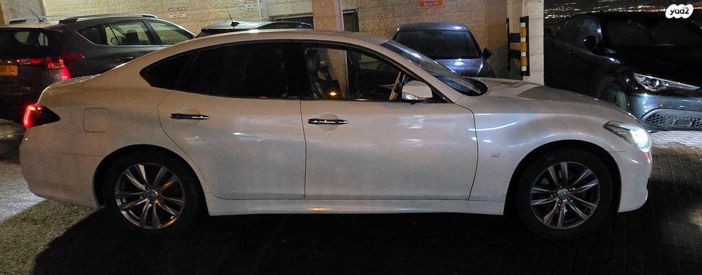 אינפיניטי Q70