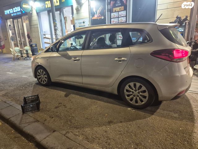 מודעת רכב קיה קארנס