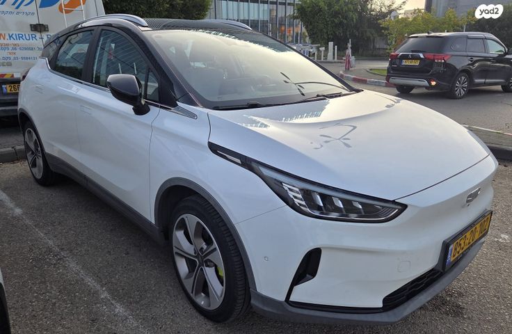 מודעת רכב ג׳ילי Geometry C