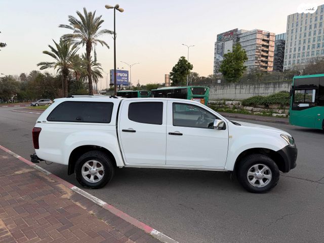 איסוזו די-מקס