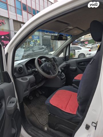 ניסאן NV200