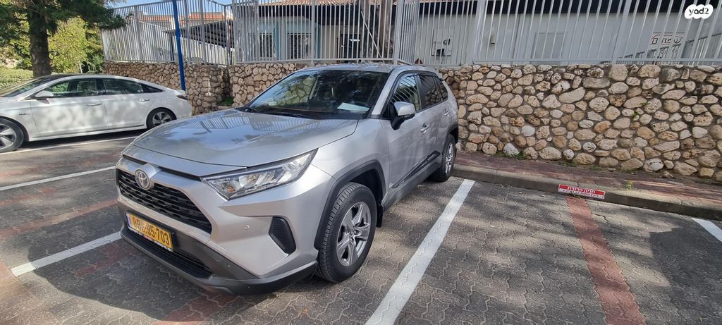 טויוטה RAV4