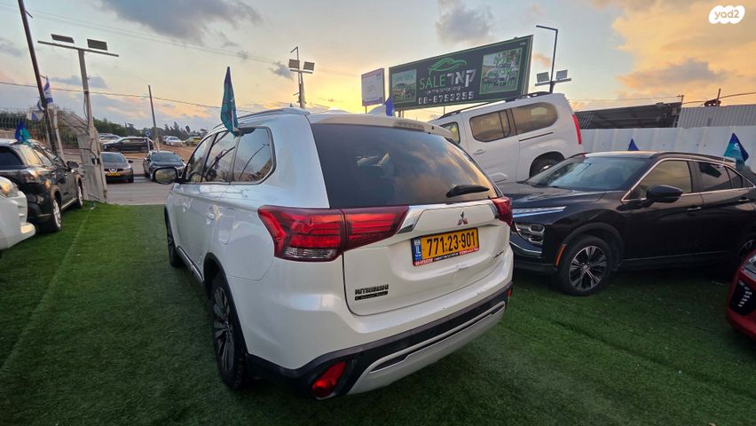 מיצובישי אאוטלנדר