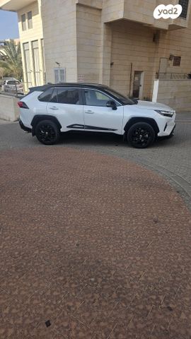 טויוטה RAV4