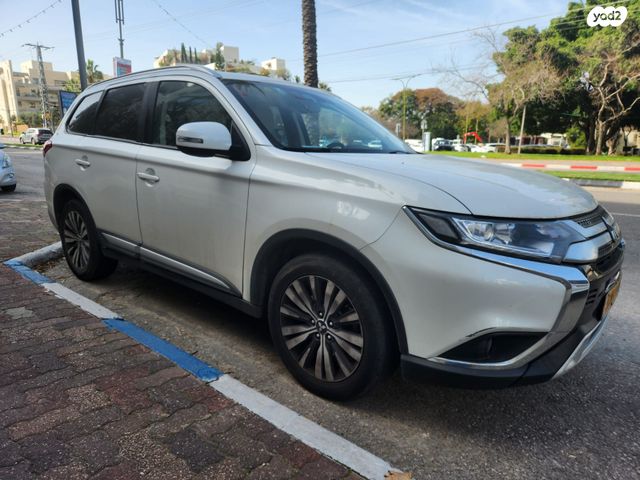 מיצובישי אאוטלנדר