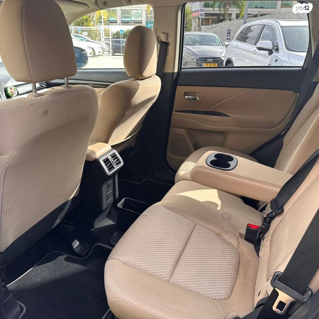 מיצובישי אאוטלנדר