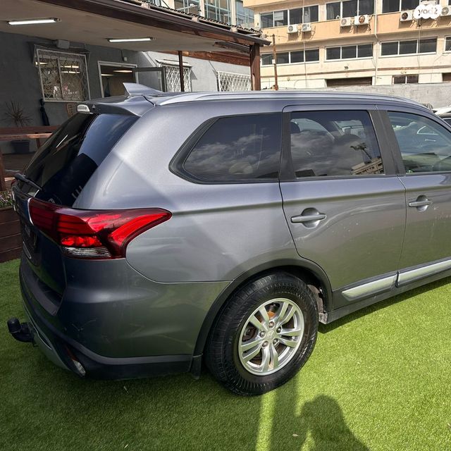 מיצובישי אאוטלנדר