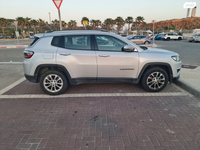 מודעת רכב ג'יפ קומפאס