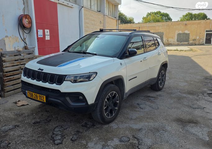 מודעת רכב ג'יפ קומפאס