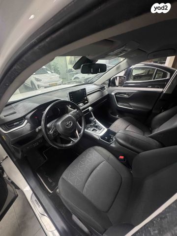 טויוטה RAV4