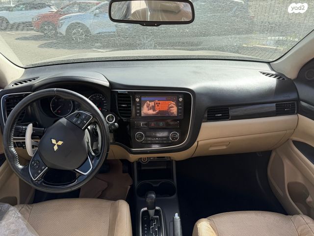 מיצובישי אאוטלנדר