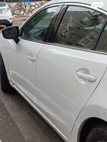 מודעת רכב מאזדה CX-3