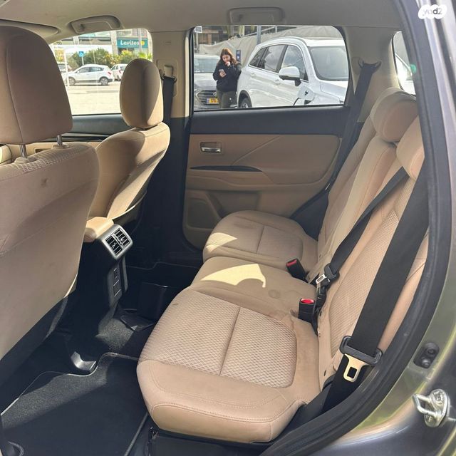 מיצובישי אאוטלנדר