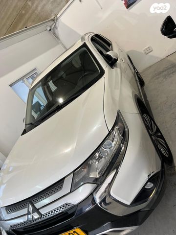 מיצובישי אאוטלנדר