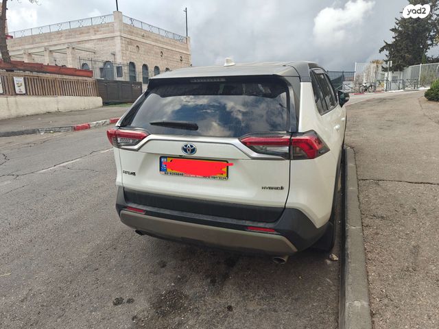 טויוטה RAV4