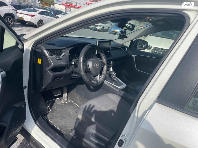 טויוטה RAV4