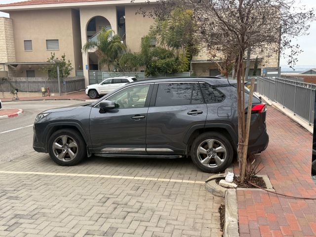 מודעת רכב טויוטה RAV4