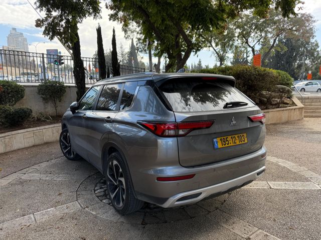 מיצובישי אאוטלנדר