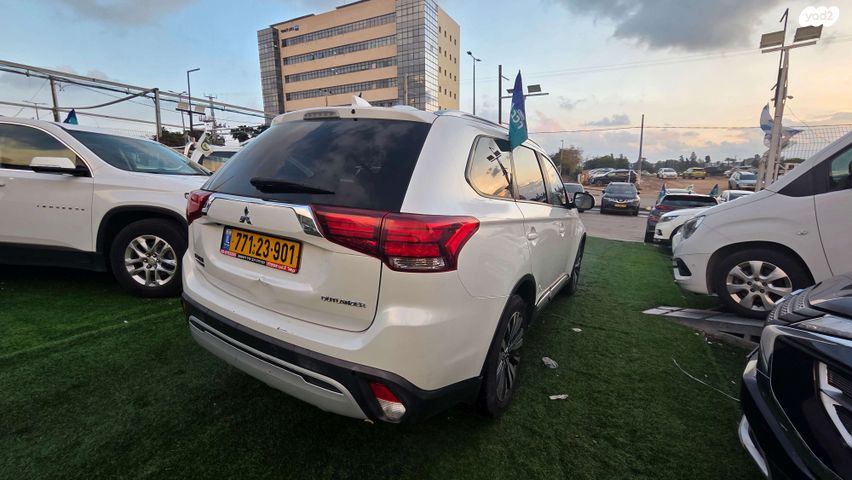 מיצובישי אאוטלנדר