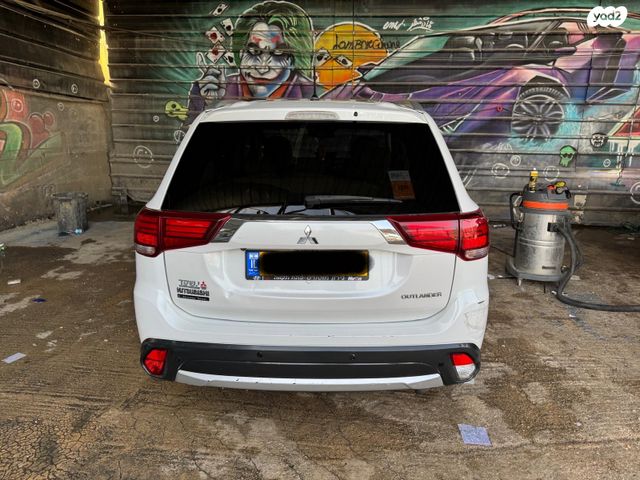 מיצובישי אאוטלנדר