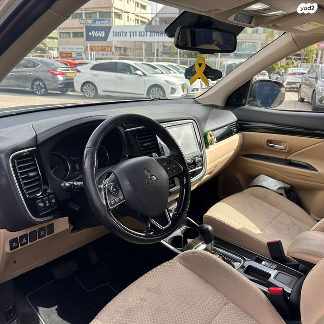 מיצובישי אאוטלנדר