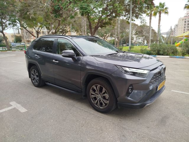 טויוטה RAV4