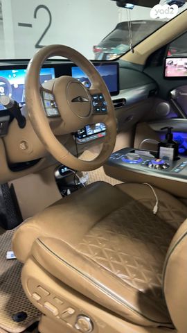 מודעת רכב ג'נסיס GV60