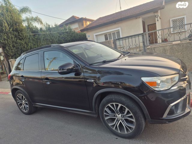 מודעת רכב מיצובישי ASX