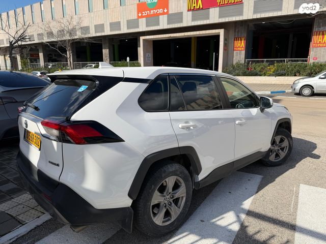 טויוטה RAV4