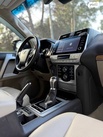 טויוטה לנד קרוזר