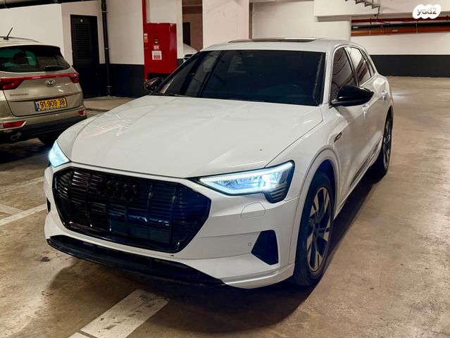 מודעת רכב אאודי E-tron