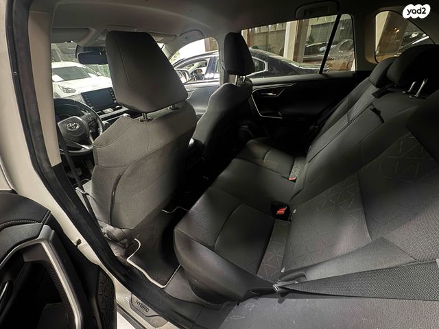 טויוטה RAV4