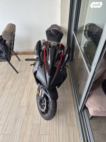 מודעת רכב הונדה CBR1000RR