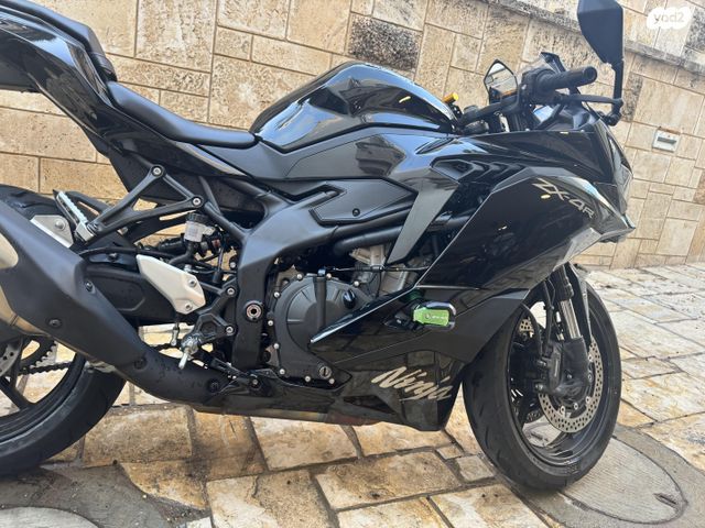 קאוואסאקי ZX4R