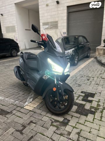 מודעת רכב סאן יאנג ג'וי-מקס Z-250