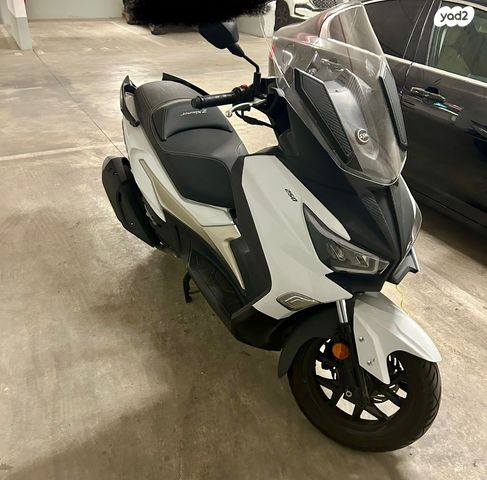 מודעת רכב סאן יאנג ג'וי-מקס Z-250