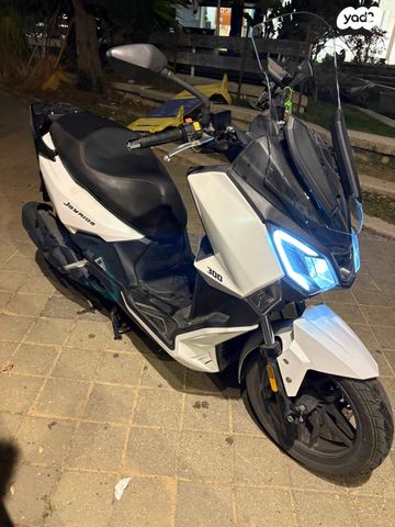 מודעת רכב סאן יאנג ג'וירייד 300 15