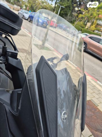 מודעת רכב סאן יאנג ג'וי-מקס Z-300