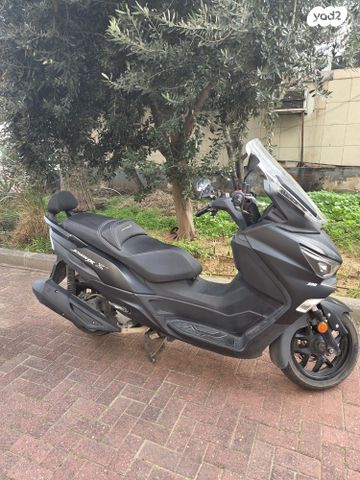 מודעת רכב סאן יאנג ג'וי-מקס Z-300