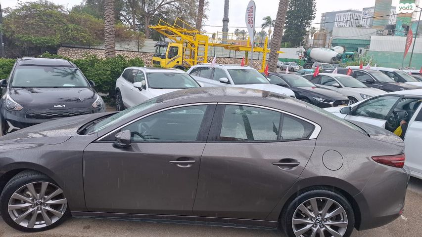 מודעת רכב מאזדה 3