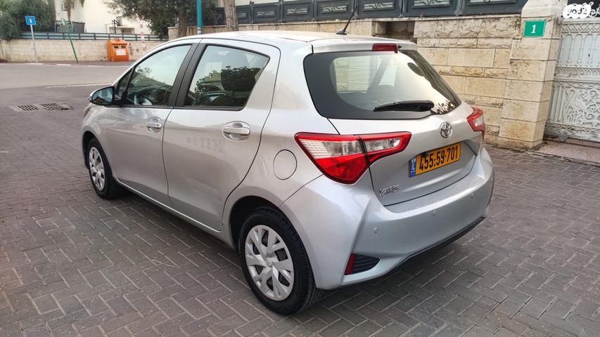 טויוטה יאריס